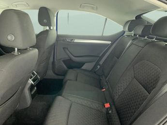 Skoda Superb 2.0 TDI SE DSG (122 ps) - PARK SENSORS - 18IN ALLOYS - AIR CON