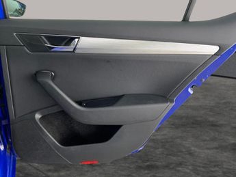 Skoda Superb 2.0 TDI SE DSG (122 ps) - PARK SENSORS - 18IN ALLOYS - AIR CON