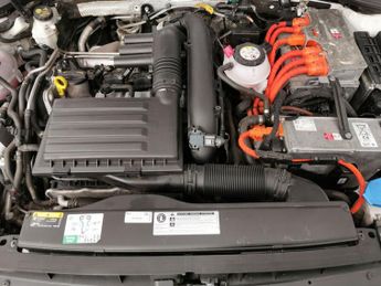 Volkswagen Golf 1.4 TSI 8.7kWh GTE Advance Plug-in DSG (204 ps) - REVERSE CAM