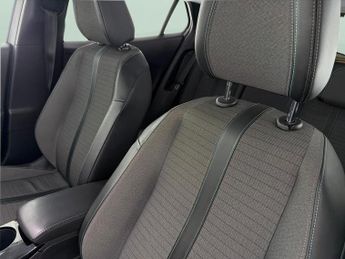 Peugeot E-2008 50kWh Allure Premium (136 ps) - CRUISE - SPEED LIMIT RECOG - HAL