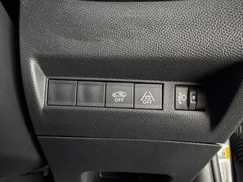 Peugeot E-2008 50kWh Allure Premium (136 ps) - CRUISE - SPEED LIMIT RECOG - HAL