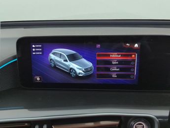 Mercedes-Benz EQC EQC 400 80kWh AMG Line 4MATIC (408 ps) - HEATED LEATHER - LANE D