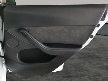 Tesla Model Y SUV RWD (346 ps) - KEYLESS ENTRY - REVERSE CAM - NAV