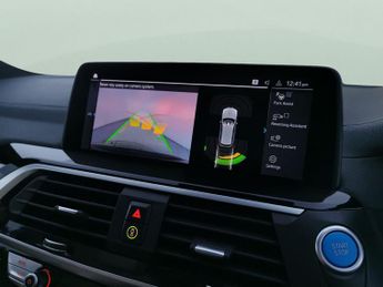 BMW iX3 80kWh Premier Edition (286 ps) - KEYLESS ENTRY - PARK ASSIST - R