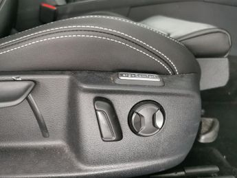 Volkswagen Passat 1.5 TSI EVO SEL DSG (150 ps) - CARPLAY - KEYLESS ENTRY - LED