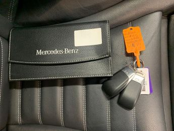 Mercedes-Benz EQC EQC 400 80kWh AMG Line 4MATIC (408 ps) - HEATED LEATHER - LANE D