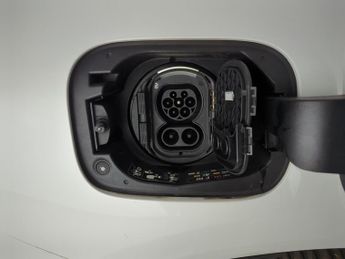 Mercedes-Benz EQC EQC 400 80kWh AMG Line 4MATIC (408 ps) - HEATED LEATHER - LANE D