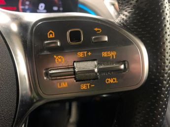 Mercedes-Benz EQC EQC 400 80kWh AMG Line 4MATIC (408 ps) - HEATED LEATHER - LANE D