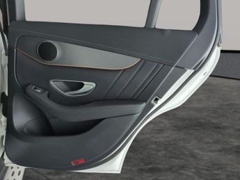 Mercedes-Benz EQC EQC 400 80kWh AMG Line 4MATIC (408 ps) - HEATED LEATHER - LANE D