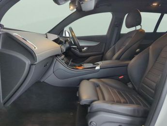 Mercedes-Benz EQC EQC 400 80kWh AMG Line 4MATIC (408 ps) - HEATED LEATHER - LANE D