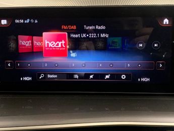 Mercedes-Benz EQC EQC 400 80kWh AMG Line 4MATIC (408 ps) - HEATED LEATHER - LANE D