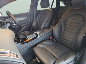 Mercedes-Benz EQC EQC 400 80kWh AMG Line 4MATIC (408 ps) - HEATED LEATHER - LANE D