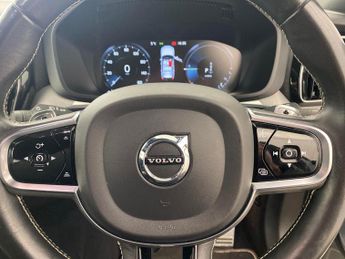 Volvo XC60 2.0h T8 Twin Engine 11.6kWh R-Design Plug-in AWD (390 ps) - SENS