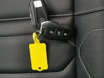 Citroen e-C4 50kWh Shine Plus (7.4kW Charger) (136 ps) - REVERSE CAM - NAV