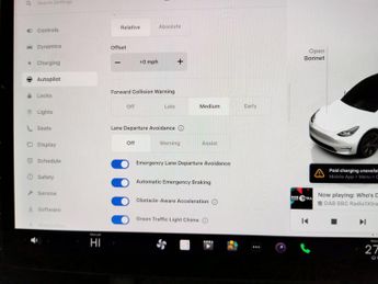 Tesla Model Y SUV RWD (346 ps) - KEYLESS ENTRY - REVERSE CAM - NAV