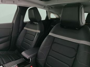 Citroen e-C4 50kWh Shine Plus (7.4kW Charger) (136 ps) - REVERSE CAM - NAV