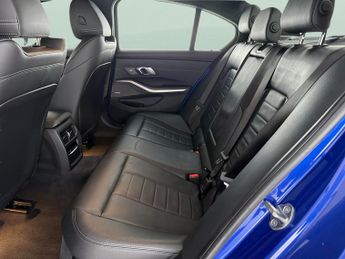 BMW 3 Series 2.0 320i M Sport (184 ps) - CARPLAY - PARK ASSIST - LED