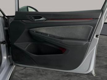 Volkswagen Golf 2.0 TDI R-Line DSG (150 ps) - BLUETOOTH - PARK SENSORS