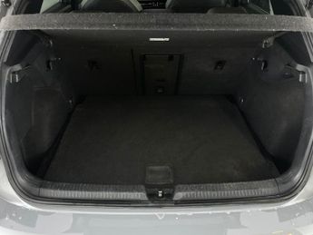 Volkswagen Golf 2.0 TDI R-Line DSG (150 ps) - BLUETOOTH - PARK SENSORS