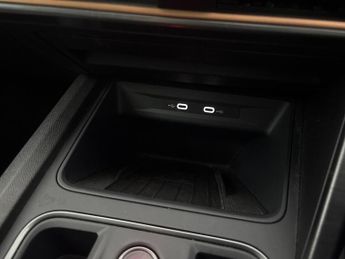 Cupra Formentor 1.4 eHybrid 12.8kWh V1 Plug-in DSG (204 ps) - KEYLESS ENTRY - LE