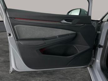 Volkswagen Golf 2.0 TDI R-Line DSG (150 ps) - BLUETOOTH - PARK SENSORS