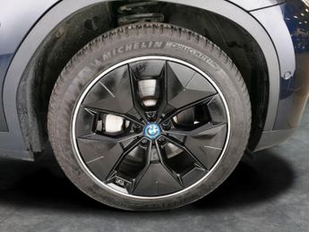 BMW iX3 80kWh Premier Edition (286 ps) - KEYLESS ENTRY - PARK ASSIST - R