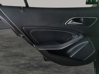 Mercedes-Benz GLA 1.6 GLA180 GPF Urban Edition 7G-DCT (122 ps) - COMFORT PACK - KE