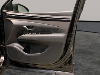 Hyundai Tucson 1.6 h T-GDi 13.8kWh Premium Plug-in 4WD (265 ps) - HEATED SEATS