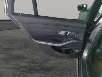 BMW 3 Series 2.0 330e 12kWh M Sport Touring Plug-in xDrive (292 ps) - BMW IND