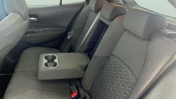 Toyota Corolla 1.8 VVT-h Design CVT (122 ps) - HEATED SEATS - LANE DEPARTURE AL