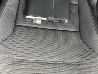 Volkswagen E-golf 35.8kWh e-Golf (136 ps) - CLIMATE CONTROL - DAB - USB AUDIO