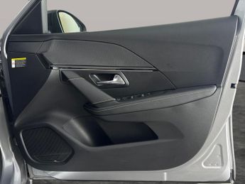 Peugeot E-208 50kWh GT (136 ps) - BLIND SPOT ASSIST - WIFI - LANE DEPARTURE