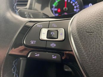 Volkswagen E-golf 35.8kWh e-Golf (136 ps) - CLIMATE CONTROL - DAB - USB AUDIO