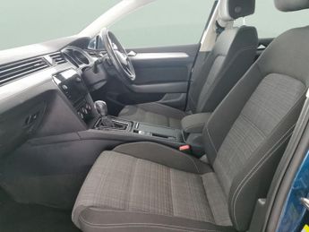 Volkswagen Passat 2.0 TDI SE Nav DSG (122 ps) - AIR CON - USB AUDIO - AUTO HEADLIG