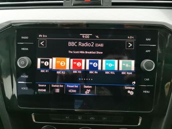 Volkswagen Passat 2.0 TDI SE Nav DSG (122 ps) - AIR CON - USB AUDIO - AUTO HEADLIG