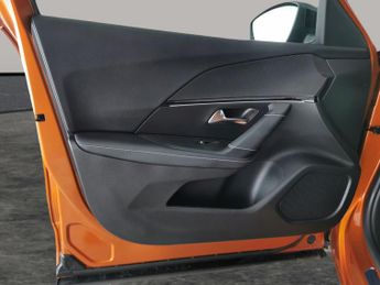 Peugeot E-2008 50kWh GT Premium (136 ps) - KEYLESS ENTRY - LED - REVERSE CAM