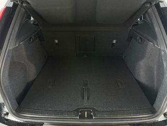 Volvo XC40 Recharge 69kWh Ultimate RWD (238 ps) - CARPLAY - HK AUDIO