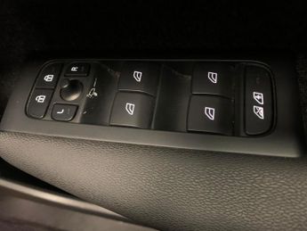 Volvo C40 Recharge 69kWh Core (231 ps) - LANE DEPARTURE  - 19IN ALLOYS - B