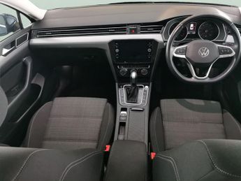 Volkswagen Passat 2.0 TDI SE Nav DSG (122 ps) - AIR CON - USB AUDIO - AUTO HEADLIG