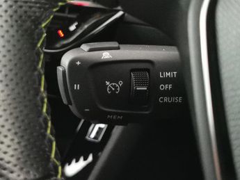 Peugeot E-2008 50kWh GT Premium (136 ps) - KEYLESS ENTRY - LED - REVERSE CAM