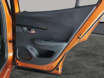 Peugeot E-2008 50kWh GT Premium (136 ps) - KEYLESS ENTRY - LED - REVERSE CAM