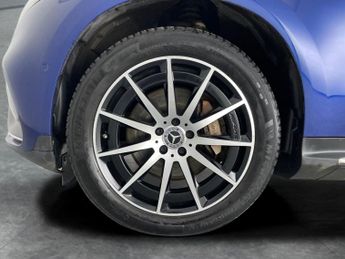 Mercedes-Benz EQC EQC 400 80kWh AMG Line 4MATIC (408 ps) - LED - REVERSE CAM - NAV