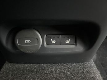 Volvo XC40 Recharge 69kWh Ultimate RWD (238 ps) - CARPLAY - HK AUDIO