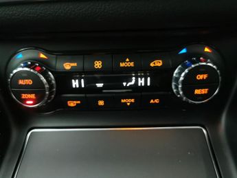 Mercedes-Benz GLA 1.6 GLA180 AMG Line Edition 7G-DCT (122 ps) - COMFORT PACK - BLU