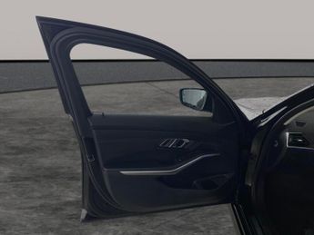 BMW 3 Series 2.0 330e 12kWh Sport Pro Plug-in (292 ps) - LEATHER - ADAPTIVE L