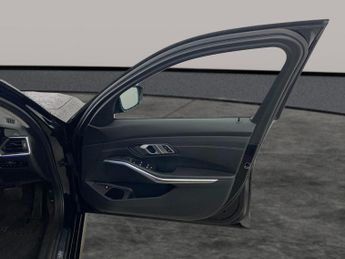 BMW 3 Series 2.0 330e 12kWh Sport Pro Plug-in (292 ps) - LEATHER - ADAPTIVE L