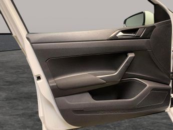 Volkswagen Polo 1.0 TSI Life DSG (95 ps) - PADDLE SHIFT - AIR CON - DAB