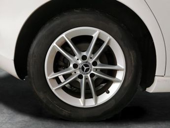 Mercedes-Benz A Class 1.5 A180d SE 7G-DCT (116 ps) - ACTIVE LANE KEEPING ASSIST - KEYL