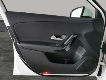 Mercedes-Benz A Class 1.5 A180d SE 7G-DCT (116 ps) - ACTIVE LANE KEEPING ASSIST - KEYL