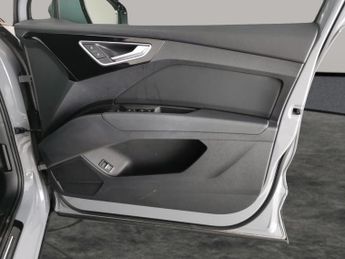 Audi Q4 E-tron 35 S line 55kWh (170 ps) - CARPLAY - LED - REVERSE CAM